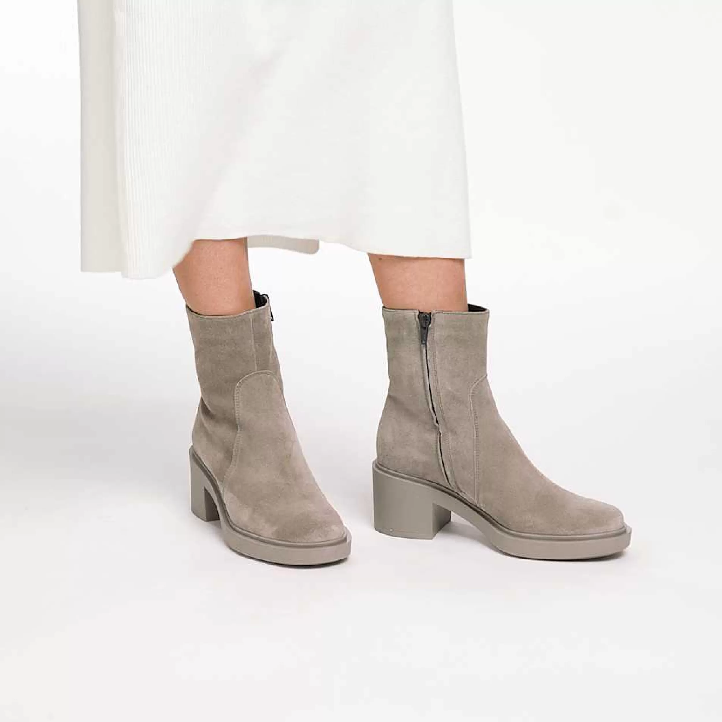 Frau Stiefelette Aus Veloursleder In Color-Blocking-Optik-Damen Stiefel & Stiefeletten